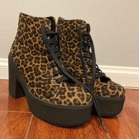Lace up platform boots in cheetah print - (US size 7) - Picture 1 of 5